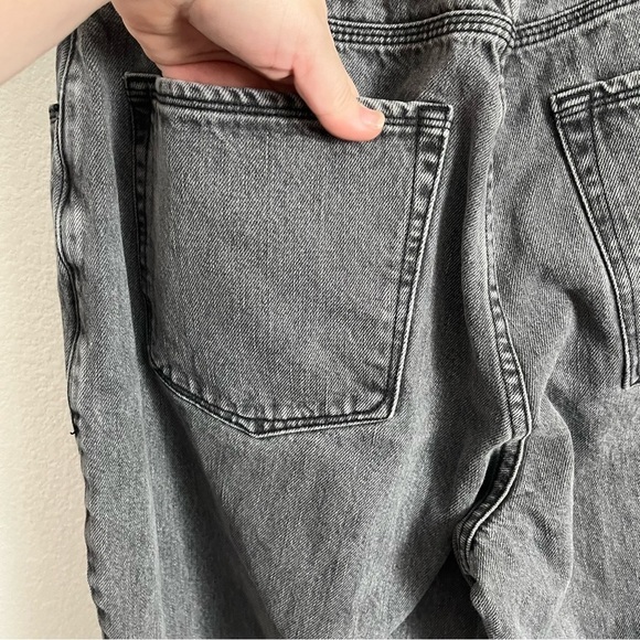 Good American 90s high rise loose fit jeans in a gray color size 6/28 - Picture 5 of 9